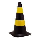 CONE DE SINALIZAÇÃO PLASTCOR 50CM RÍGIDO PRETO E AMARELO